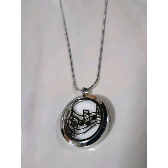 Jewelry - Musical Notes Aromatherapy Essential Oil Diffuser Necklace Womens Locket Pendant